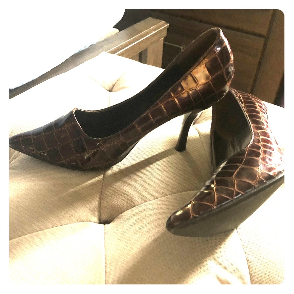 Brown pointy toe pumps